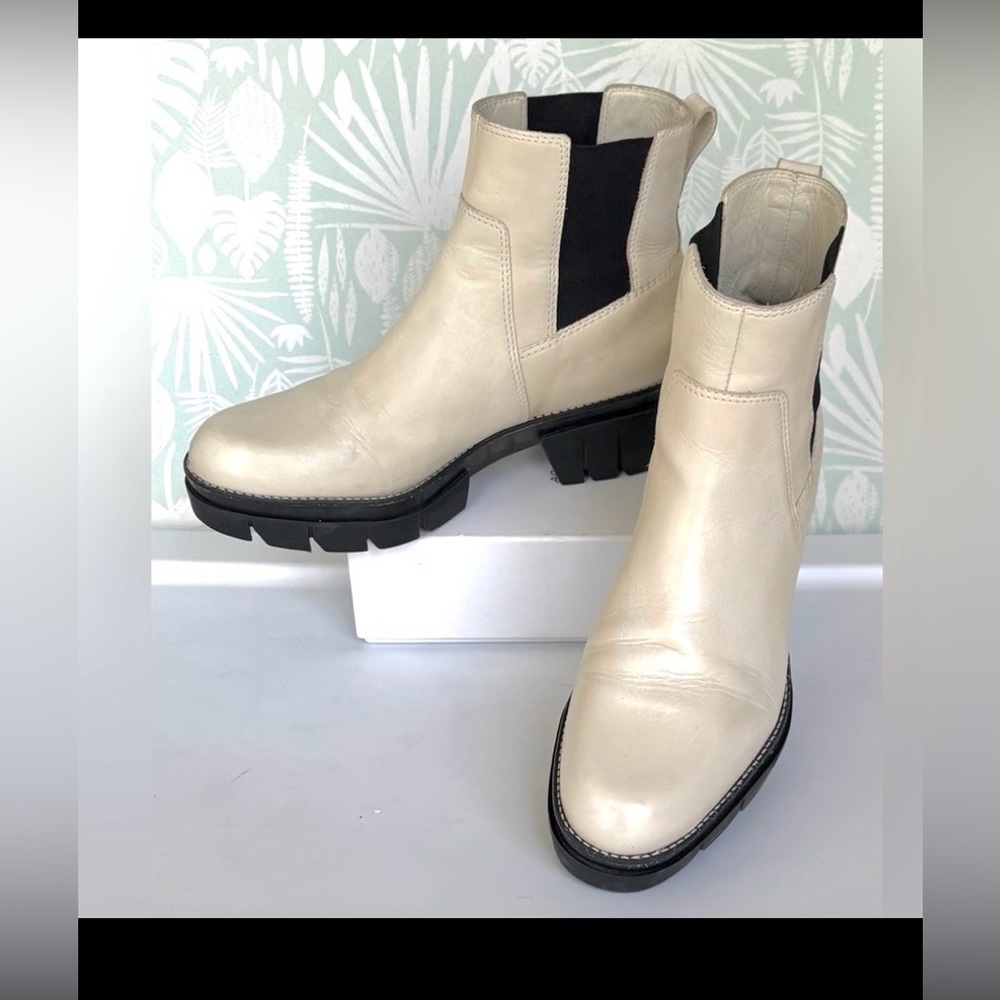 Bernardo Sutton Chelsea Platform Leather Boots Rubber Lug Sole Eggshell Size 10